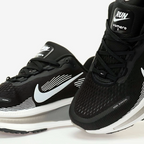 Nike Vomero 18 - Preto/Branco/Cinza