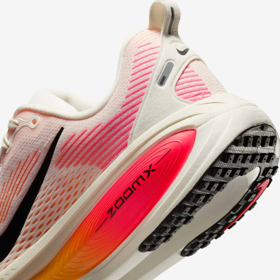 Nike Vomero 18 - Branco/Laranja