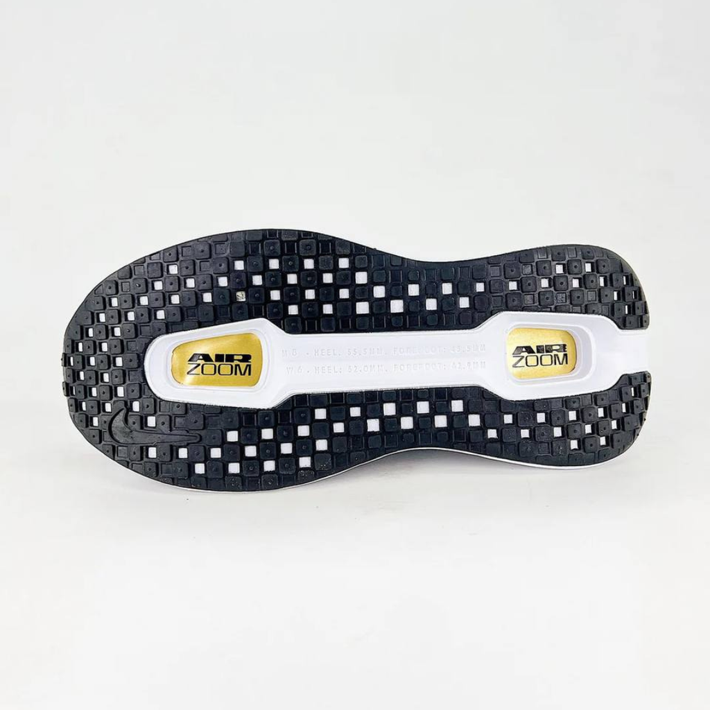 Nike Vomero Premium - Preto/Dourado