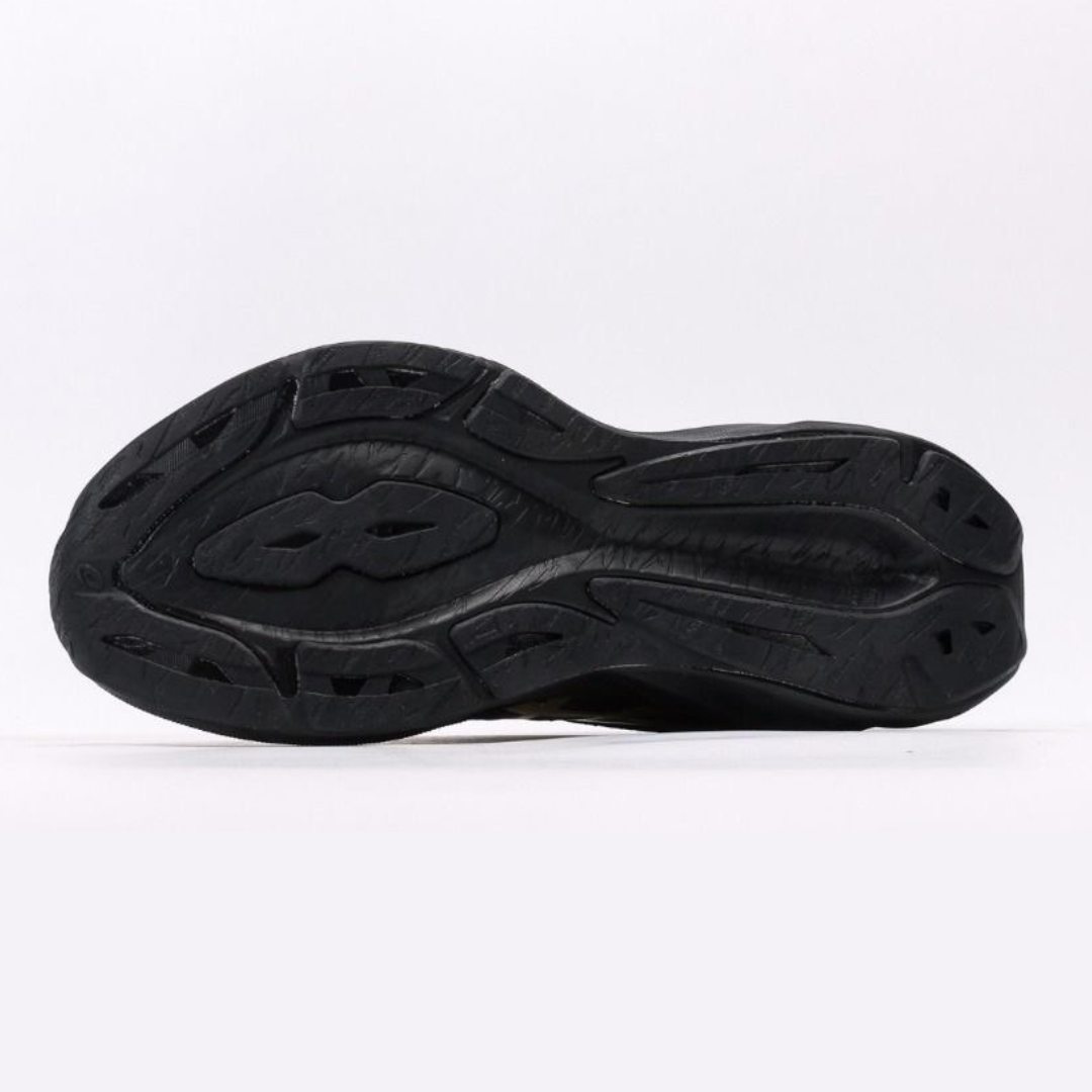 Asics Novablast 3 Preto/Dourado