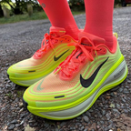 Nike Vomero Plus - Verde/Vermelho