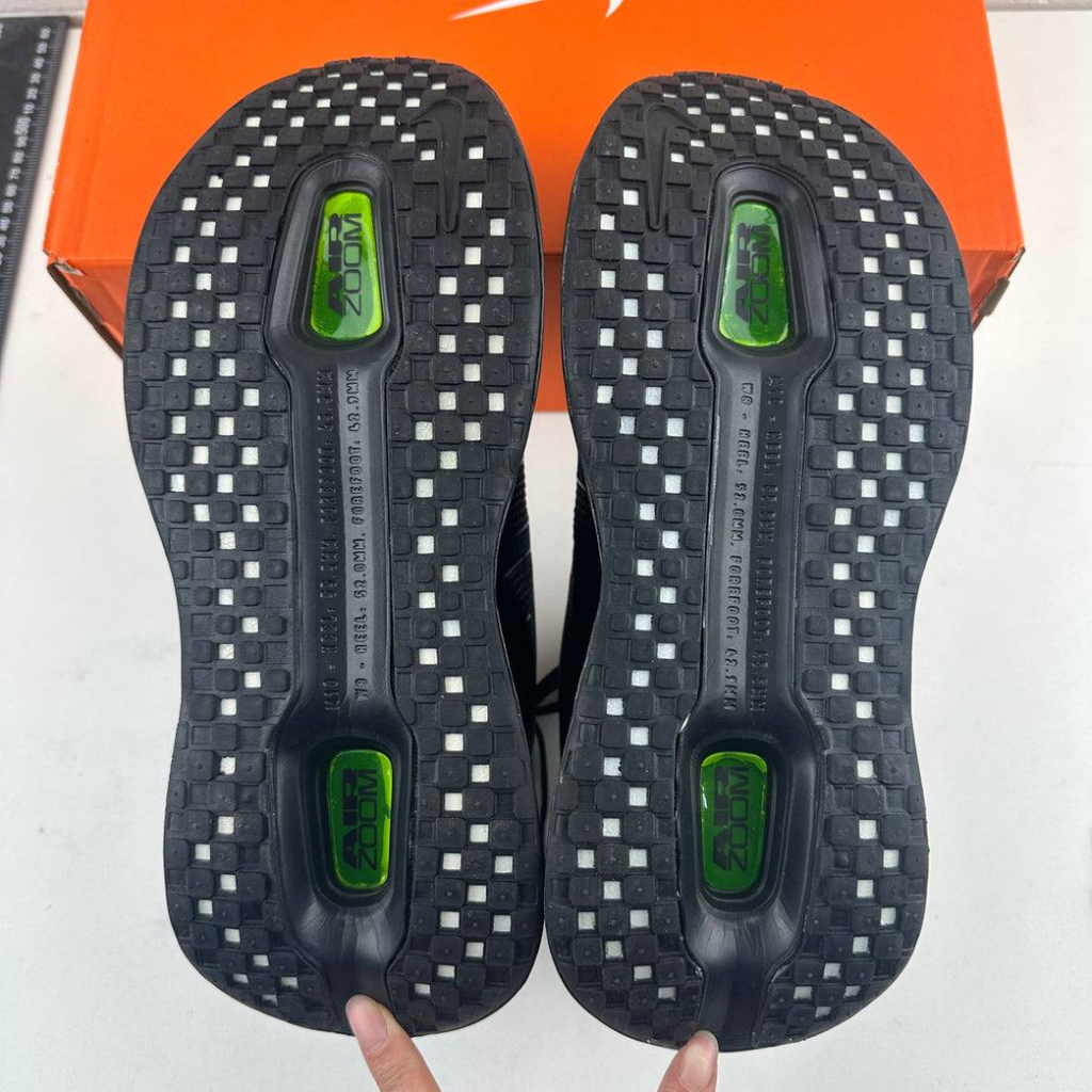 Nike Vomero Premium - Black Volt