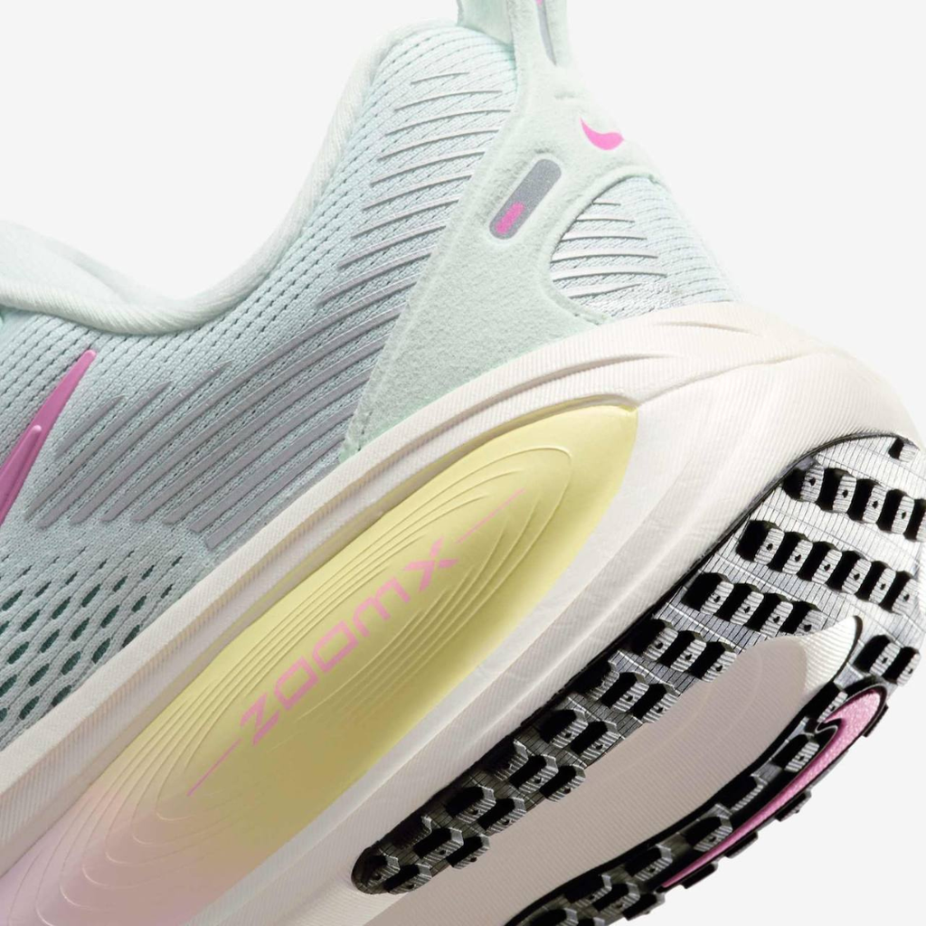 Nike Vomero 18 - Verde Água/Rosa