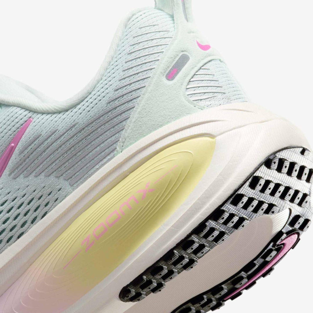 Nike Vomero 18 - Verde Água/Rosa