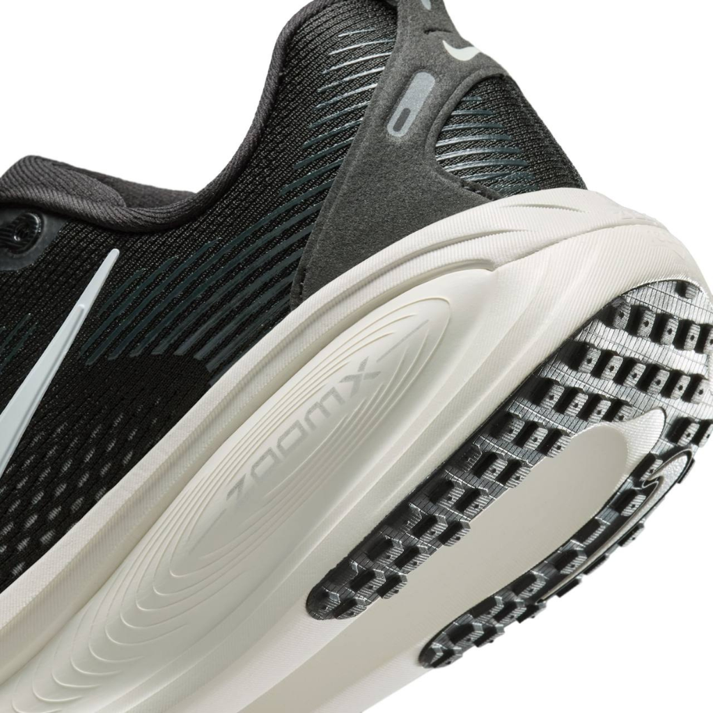 Nike Vomero 18 - Preto/Branco