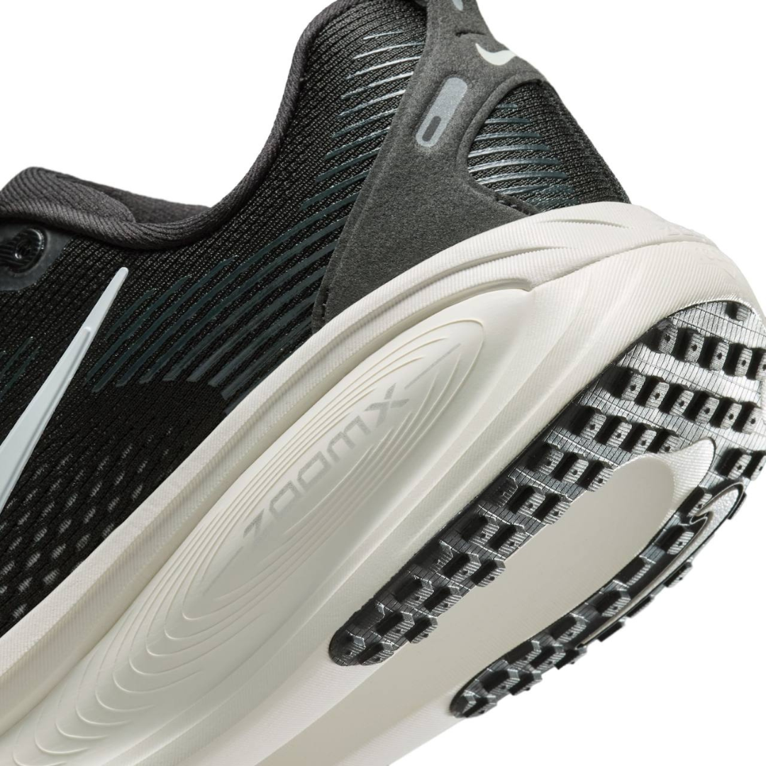 Nike Vomero 18 - Preto/Branco