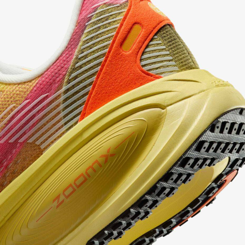 Nike Vomero 18 SE - Amarelo
