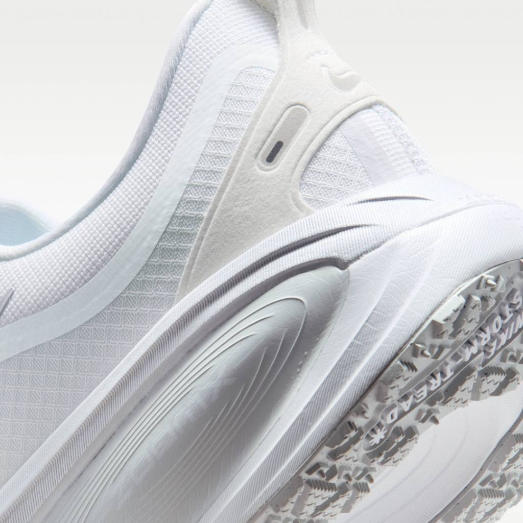 Nike Vomero 18 GORE-TEX - Branco/Cinza Metálico