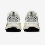 Nike Vomero 18 - Branco/Bege