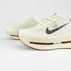 Nike Vomero Premium - Bege/Marrom