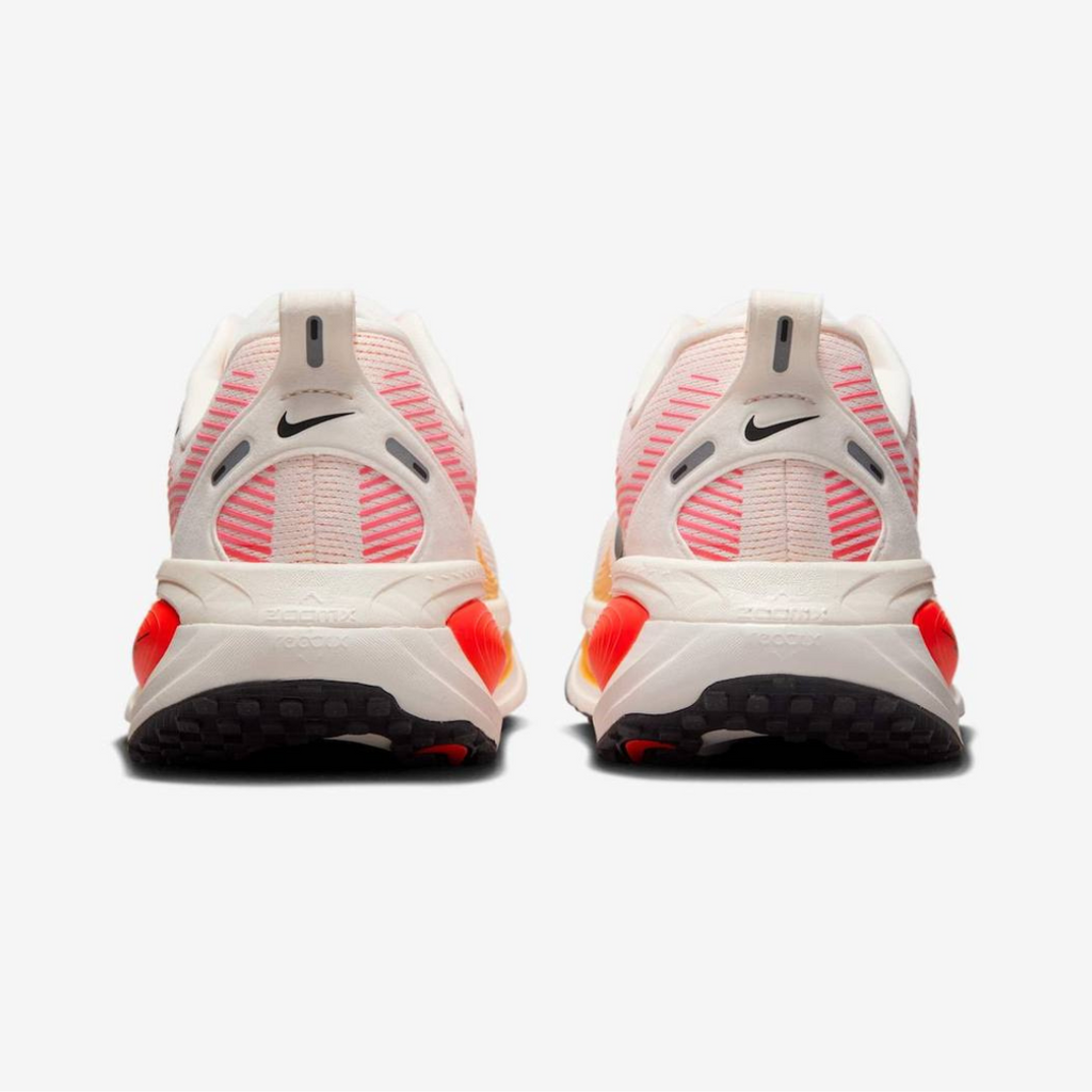 Nike Vomero 18 - Branco/Laranja