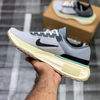 Nike Invincible Run 3 - Cinza/Preto
