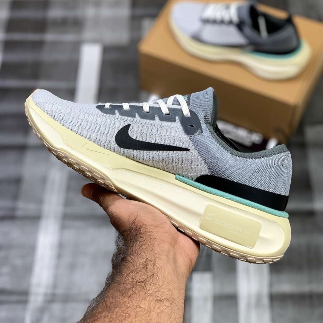 Nike Invincible Run 3 - Cinza/Preto